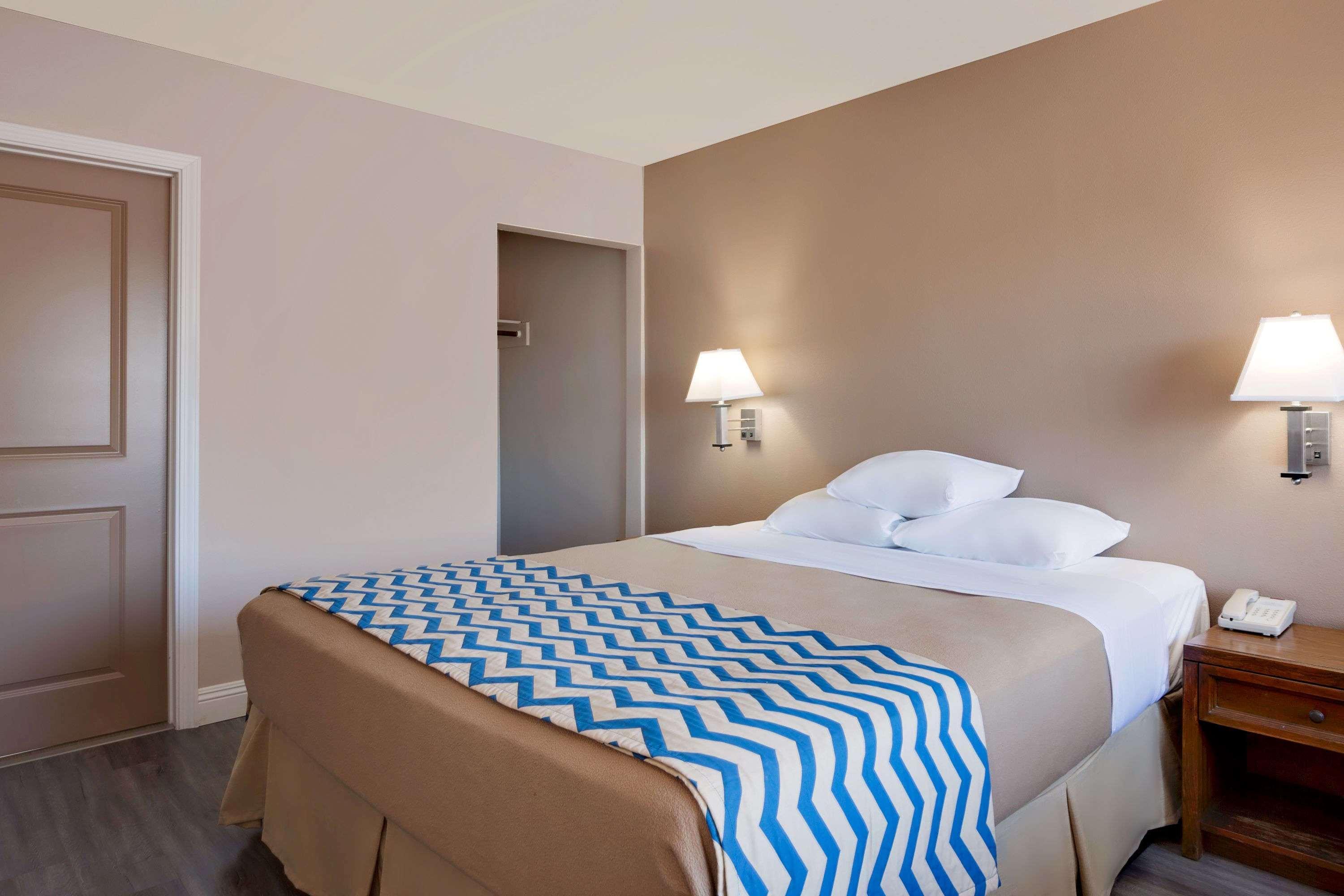 Travelodge By Wyndham Eureka Buitenkant foto